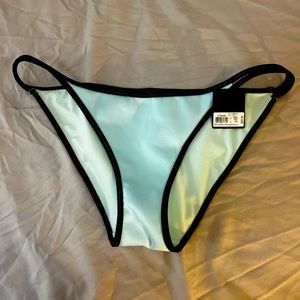 🌸 Victoria Secret NWT 🌸 Cute bathing suit / bikini bottom Medium 🌸